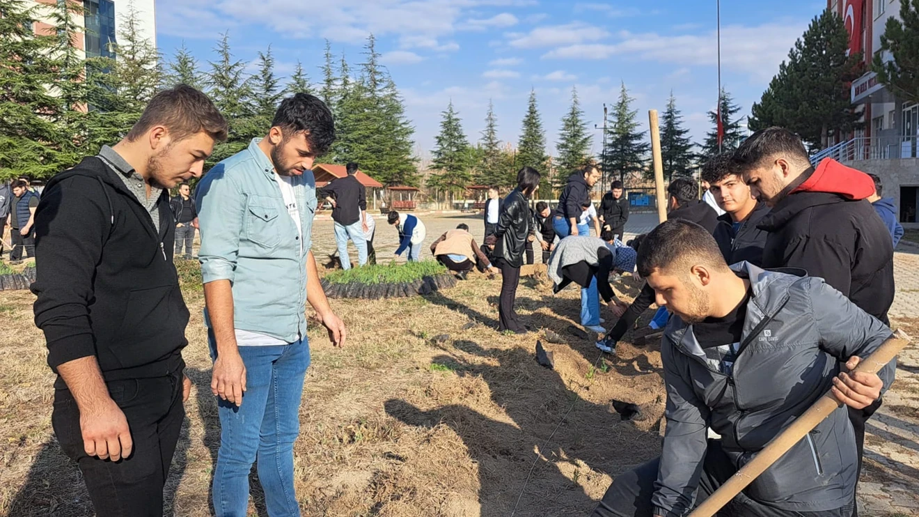 Selçuk Üniversitesinde 1867 fidan toprakla buluşturuldu